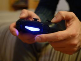 PS4 Controller blinking white
